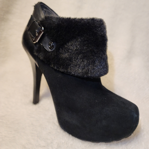 Shoes - Picture 1 of 4